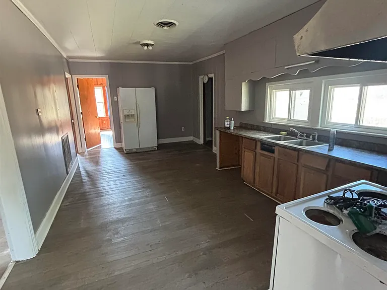 7158 Main St — Photo 5