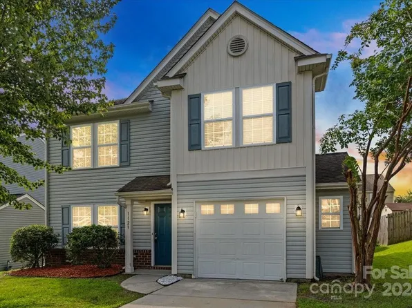 1123 Blue Topaz Dr, Dallas, NC 28034