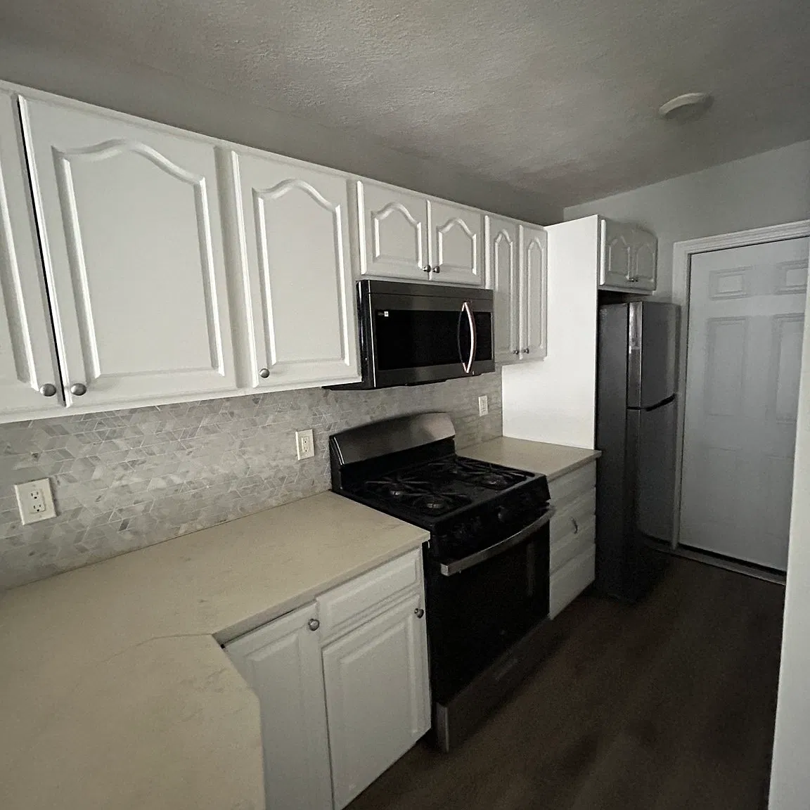 3 bed, 1.0 bath, $2,900 — Photo 2