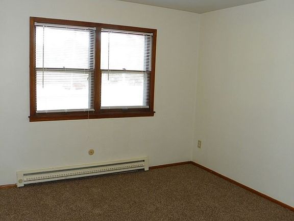 5th image of 352 21st Ave S APT 3C
