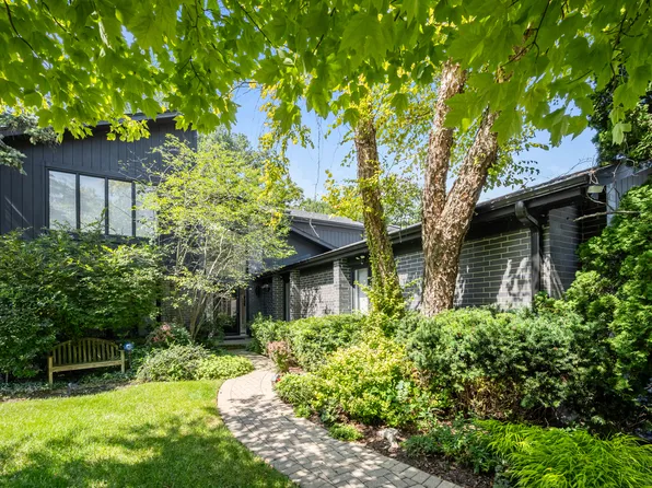 2710 Priscilla Ave, Highland Park, IL 60035