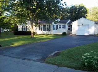 208 Evergreen St, Greenwood, IN 46142