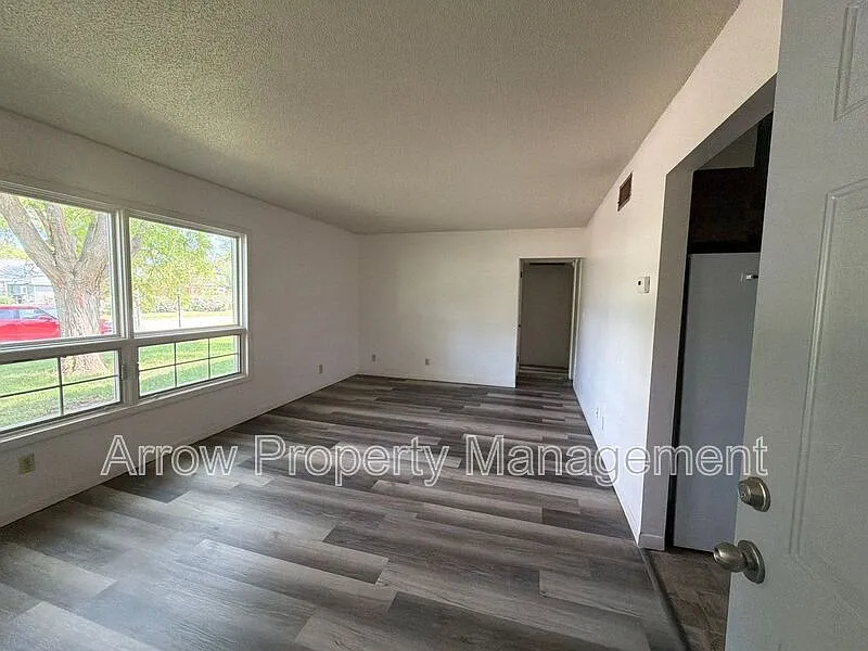 2 bed, 1.0 bath, 864 sqft, $875 — Photo 3