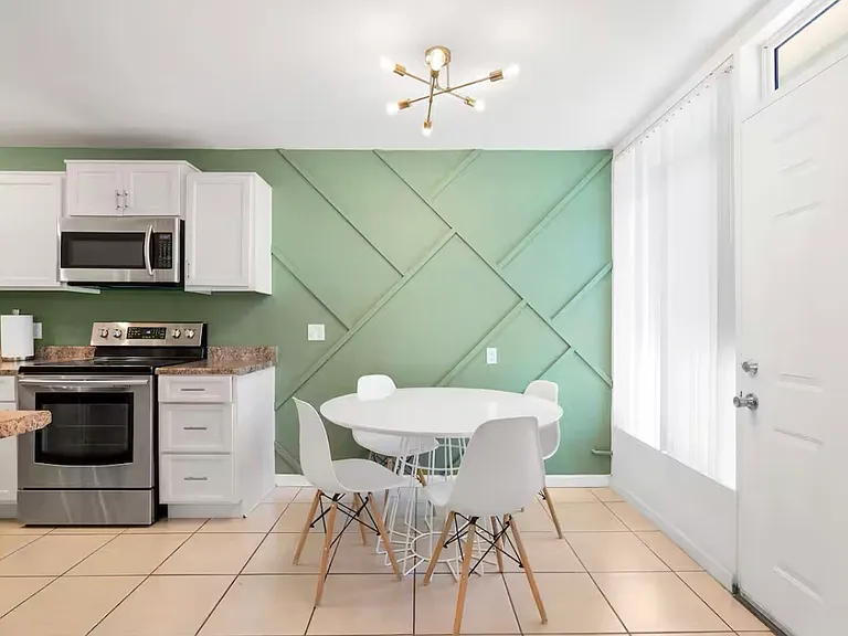 1010 E Maryland Ave #12 — Photo 5