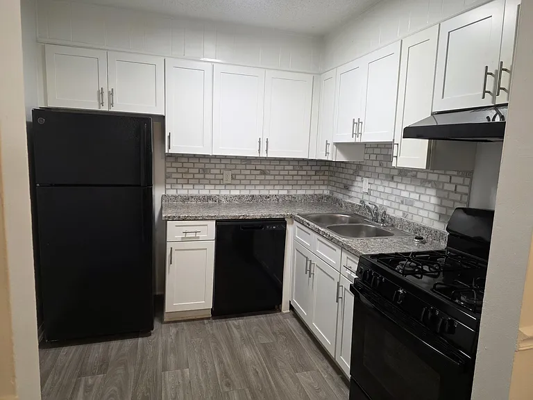 Lewis on Cascade Apartments — Photo 34