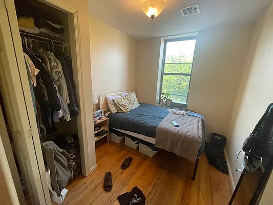 Rented by Delmark Realty LLC | media 14