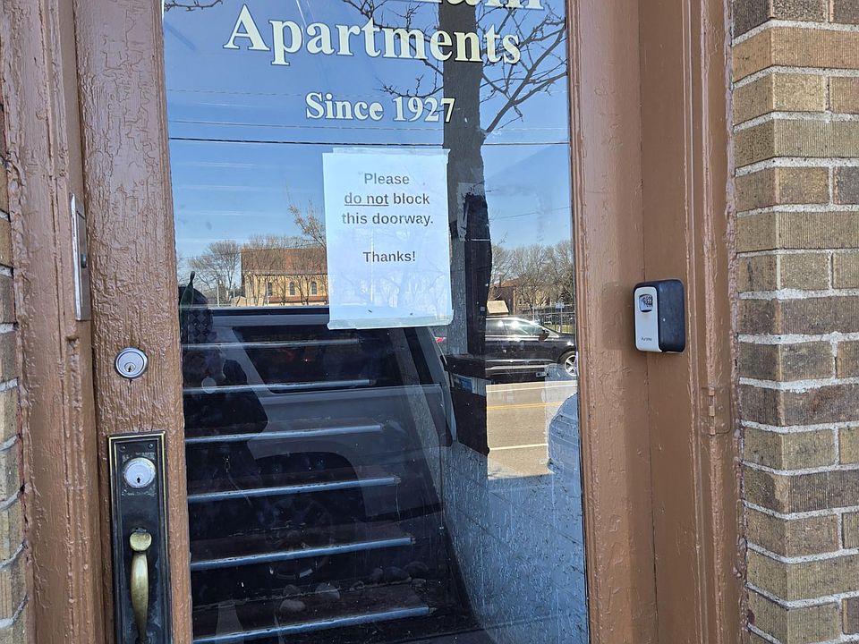 1st image of 486 Hamline Ave S #8