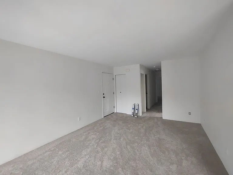 601 Sunset Ave NE #D — Photo 5
