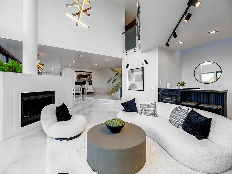 15125 Rayneta Dr — Photo 17