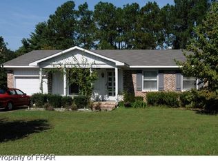 3216 Old Oak Ln, Hope Mills, NC 28348