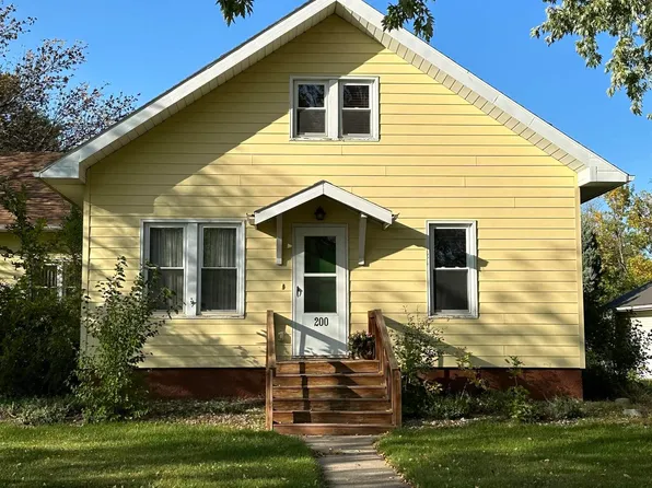 200 E Farmer Ave, Howard, SD 57349
