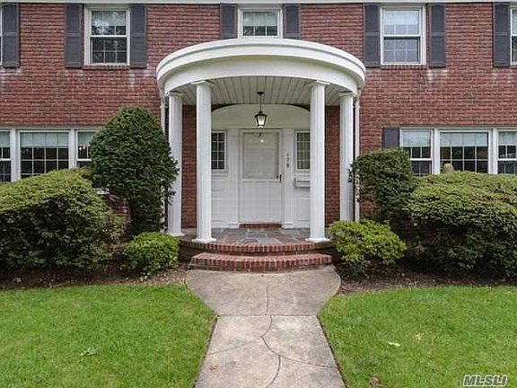 3rd image of 179 Oxford Blvd