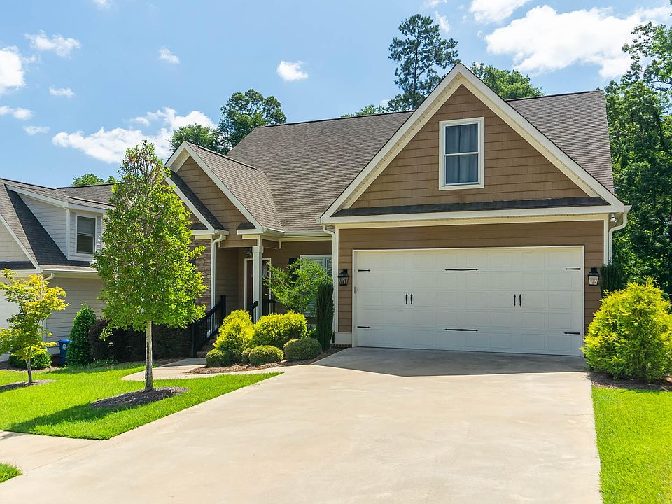 1st image of 327 Carillon Ln