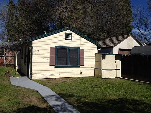 435 E Sycamore St photo 1