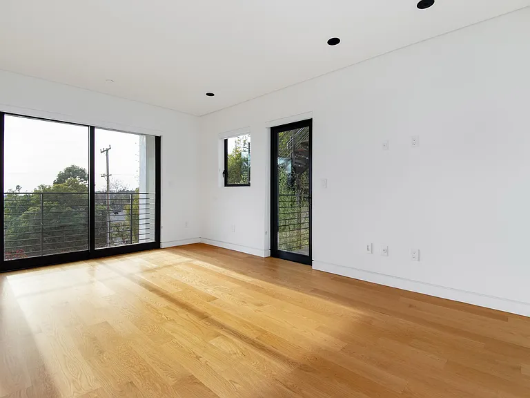 902 Berkeley St — Photo 24