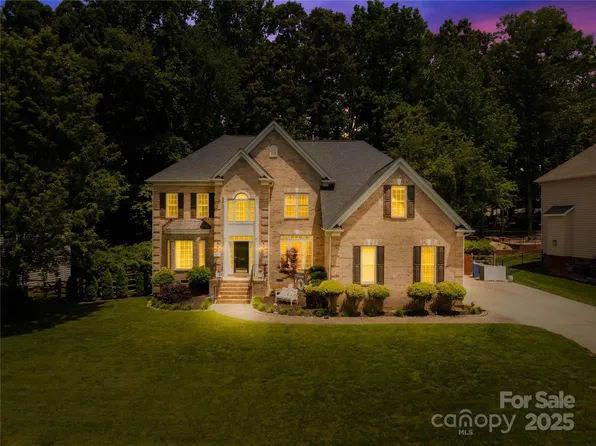 122 Laurel Glen Dr, Mooresville, NC 28115