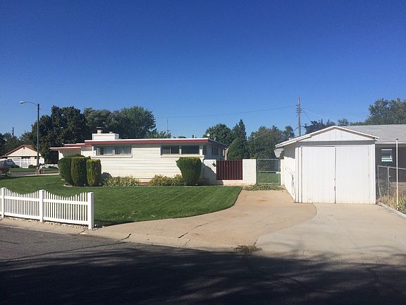 east side / w/detached shed