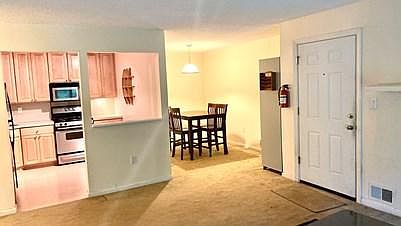1st image of 264 Hampshire Ct