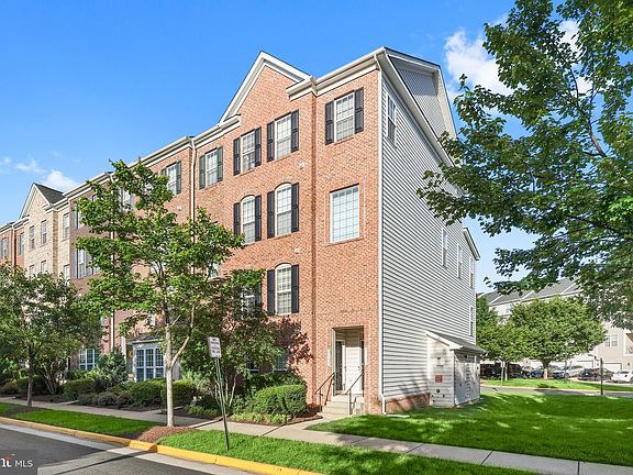 2nd image of 2137 Abbottsbury Way