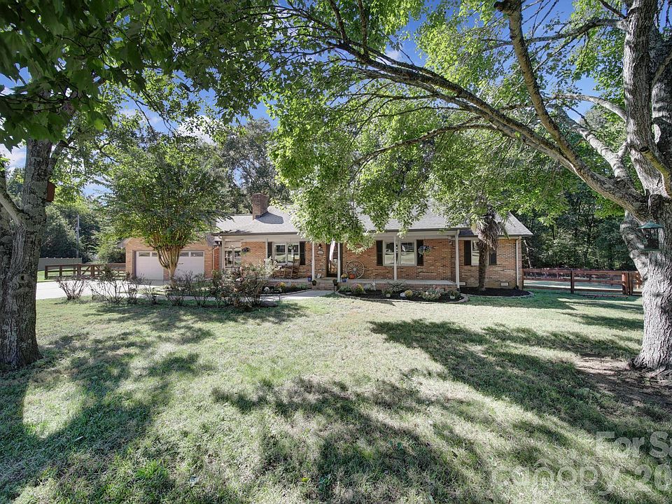 1st image of 2412 Nancy Ln