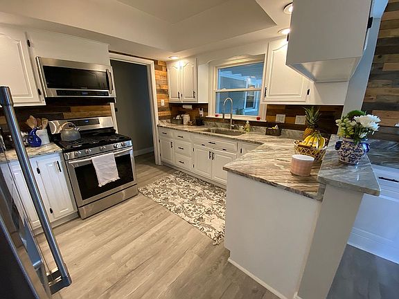 3rd image of 409 Chaucer Dr