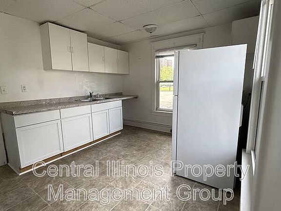 3rd image of 403 E Monroe St APT 2
