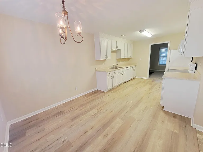 411 Whitehall Ct — Photo 6