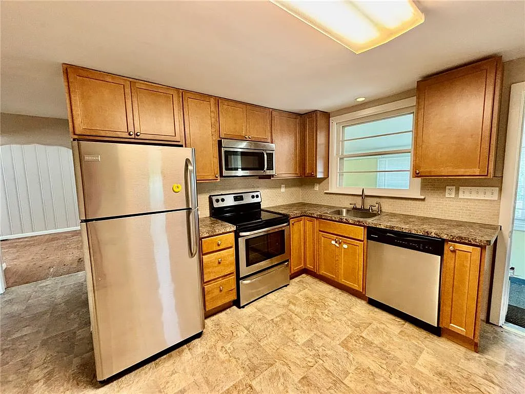 2 bed, 1350 sqft, $2,250 — Photo 3