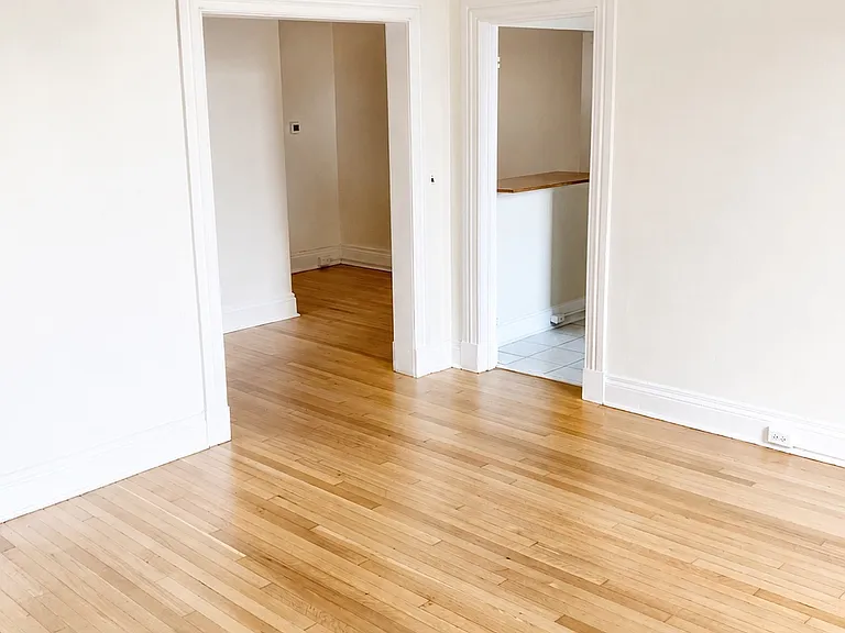 216 W Madison St #2R — Photo 2