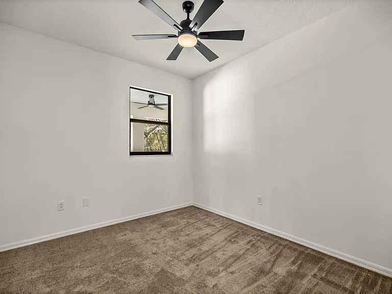 315 E Reehill St — Photo 18