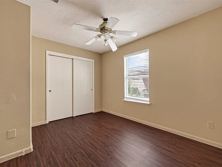 827 Royal George Ln — Photo 24