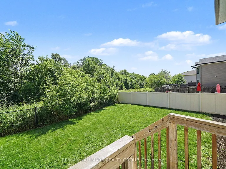 938 Wildcarrot Cres — Photo 31