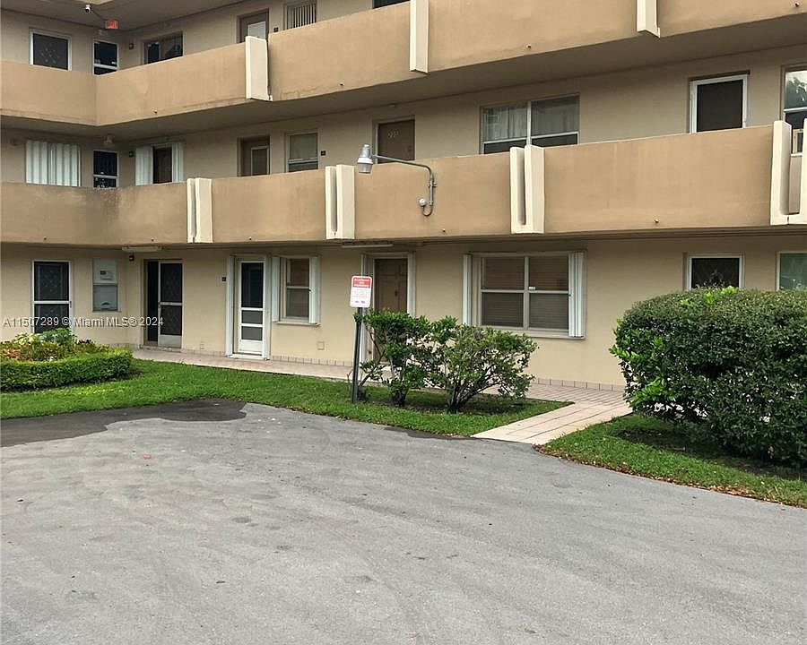 1st image of 1401 NE 191st St #D105