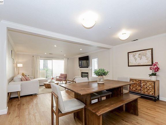 2nd image of 2627 Oak Rd APT A