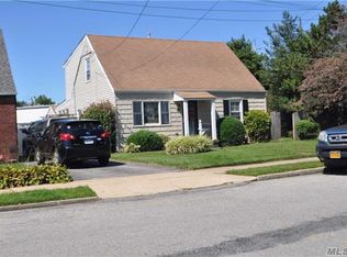 2 Haig Rd, Valley Stream, NY 11581