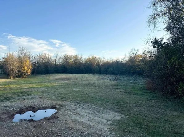 828 Carmela Ct, Cleburne, TX 76031