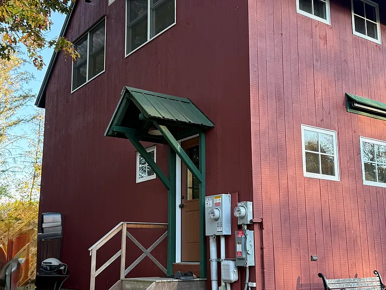 137 West Rd — Photo 2
