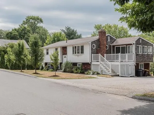 108 Manzanetta Ave, Weymouth, MA 02188