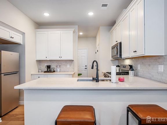 3rd image of 222 Jessie Pl