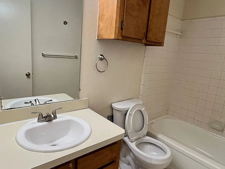 1004 Summer Court Cir #D — Photo 15