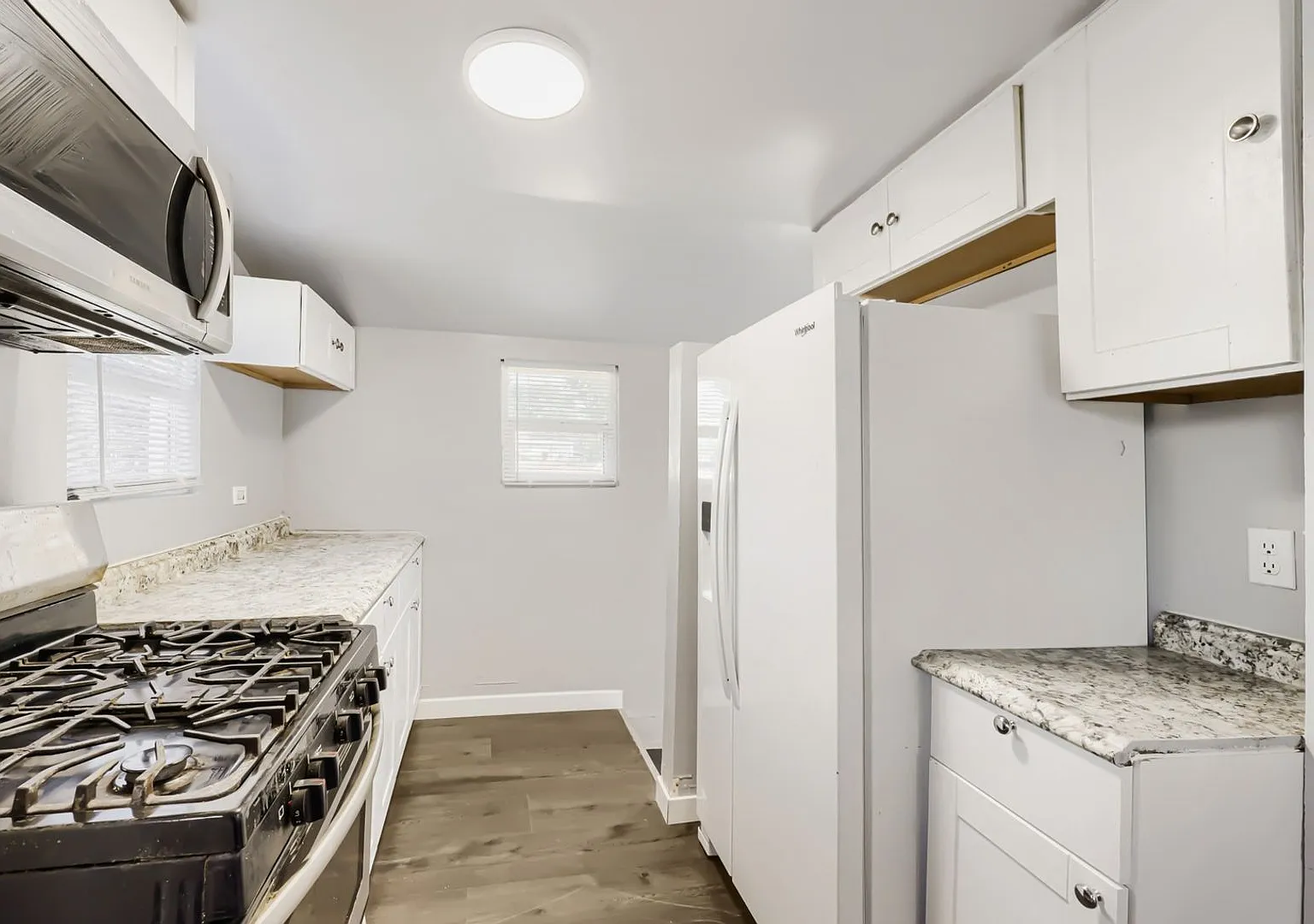 Charming 3BR Duplex in Aurora — Photo 3