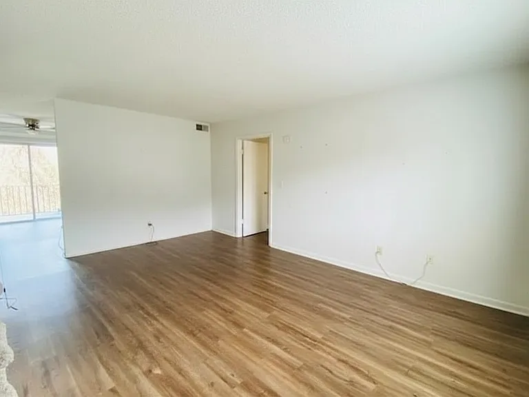 2337 Oak Ct #2337 — Photo 2