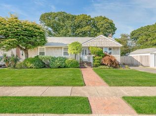 3995 Worthmor Dr, Seaford, NY 11783