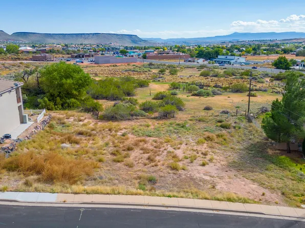 1240 Valley Park Dr, Santa Clara, UT 84765