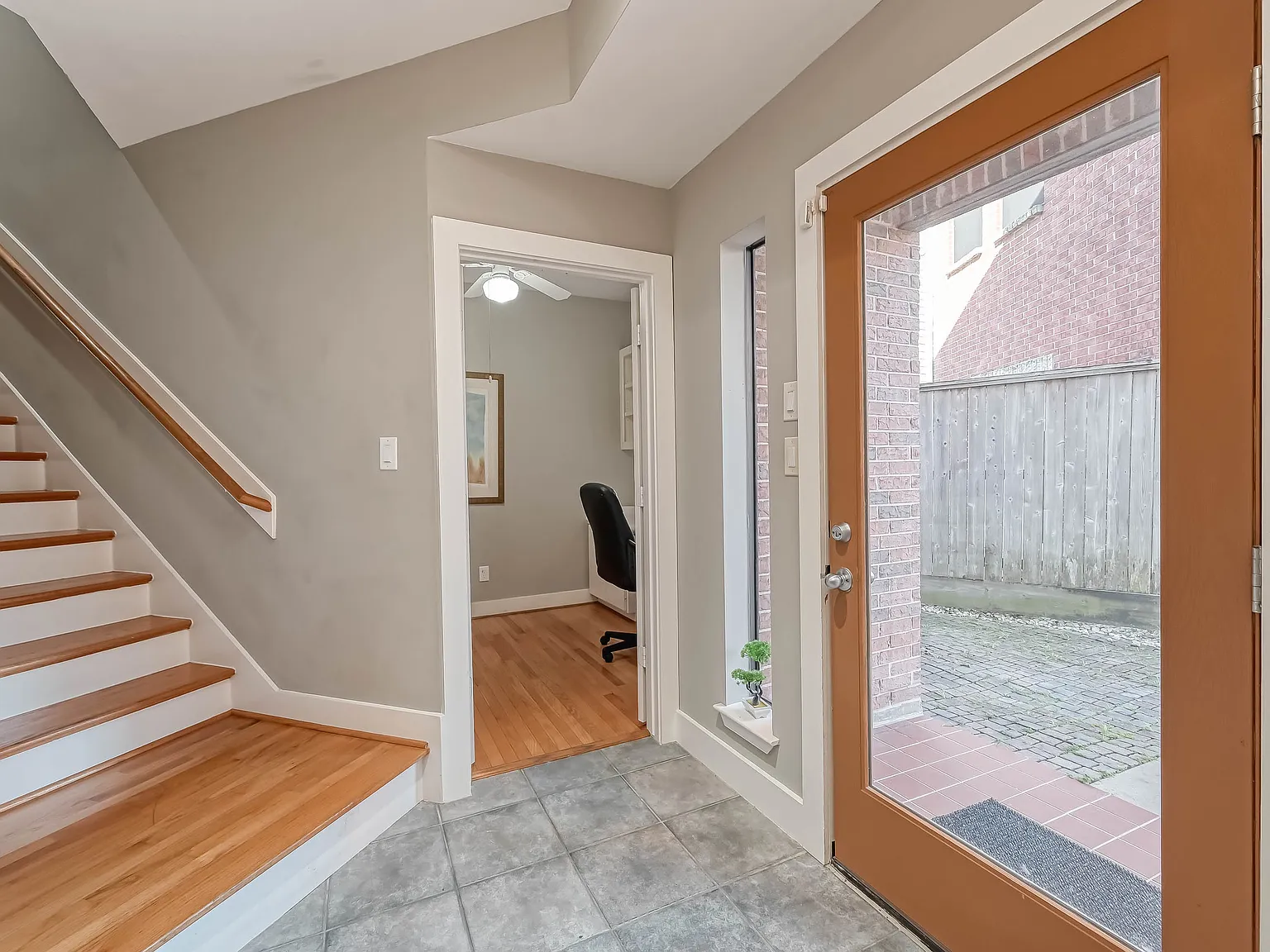 3 beds/ 2 bath townhome — Photo 4