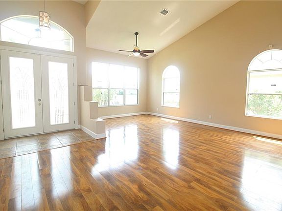 3rd image of 21 Lewis Dr