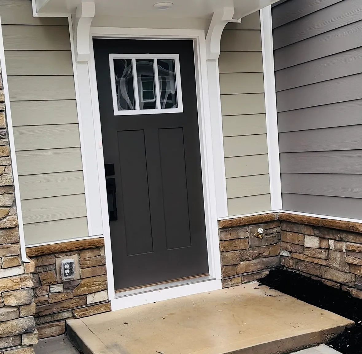 318 Lograto Ln — Photo 1
