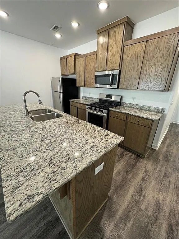 3 bed, 2.0 bath, 1217 sqft, $1,199 — Photo 4