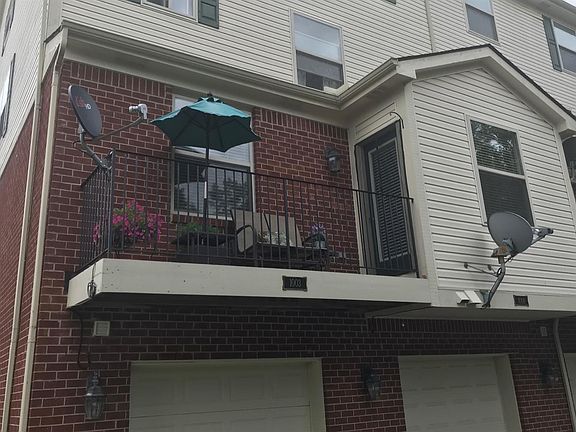 4th image of 1003 Fountain View Cir #1A