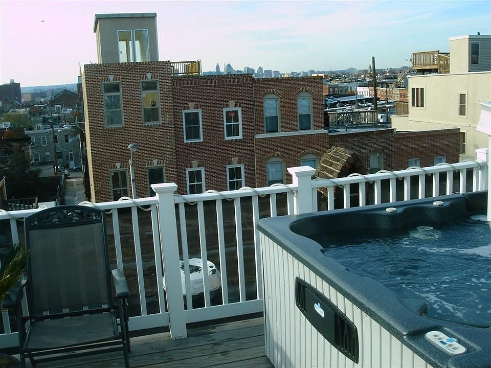 Roof top Deck w/ Hot Tub